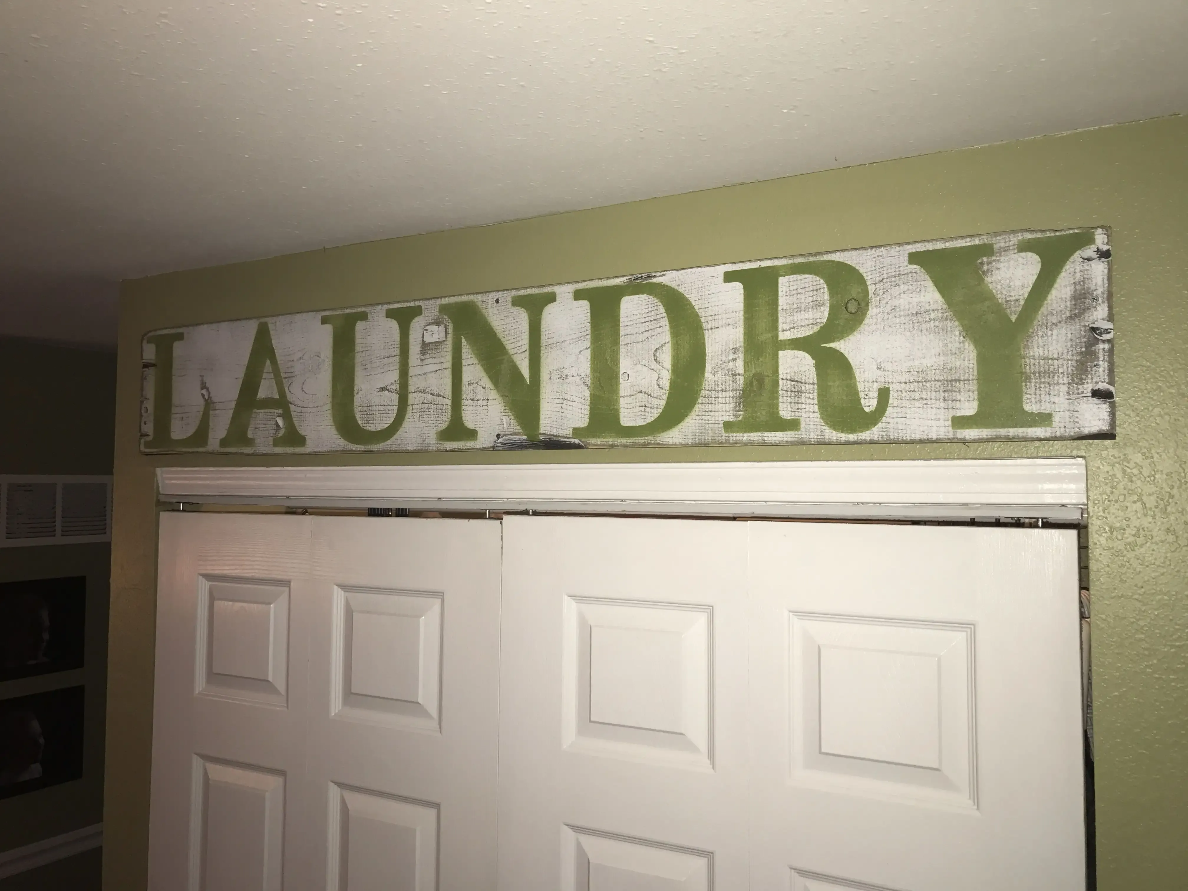 Beyond Rustic Laundry Room Signs: Complementary Decor Ideas