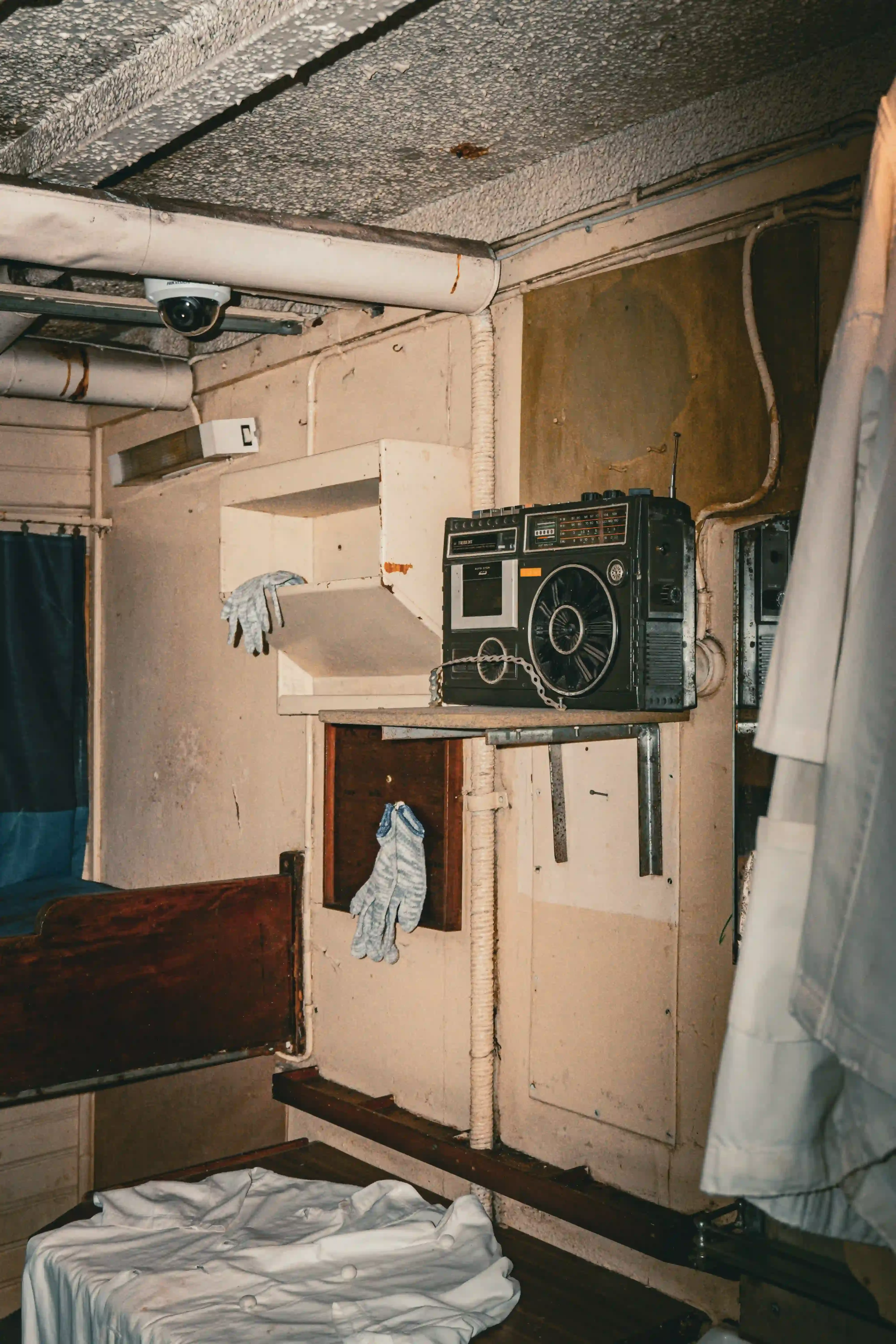 Beyond the Cabinets: Finishing Your Rustic Laundry Room Look