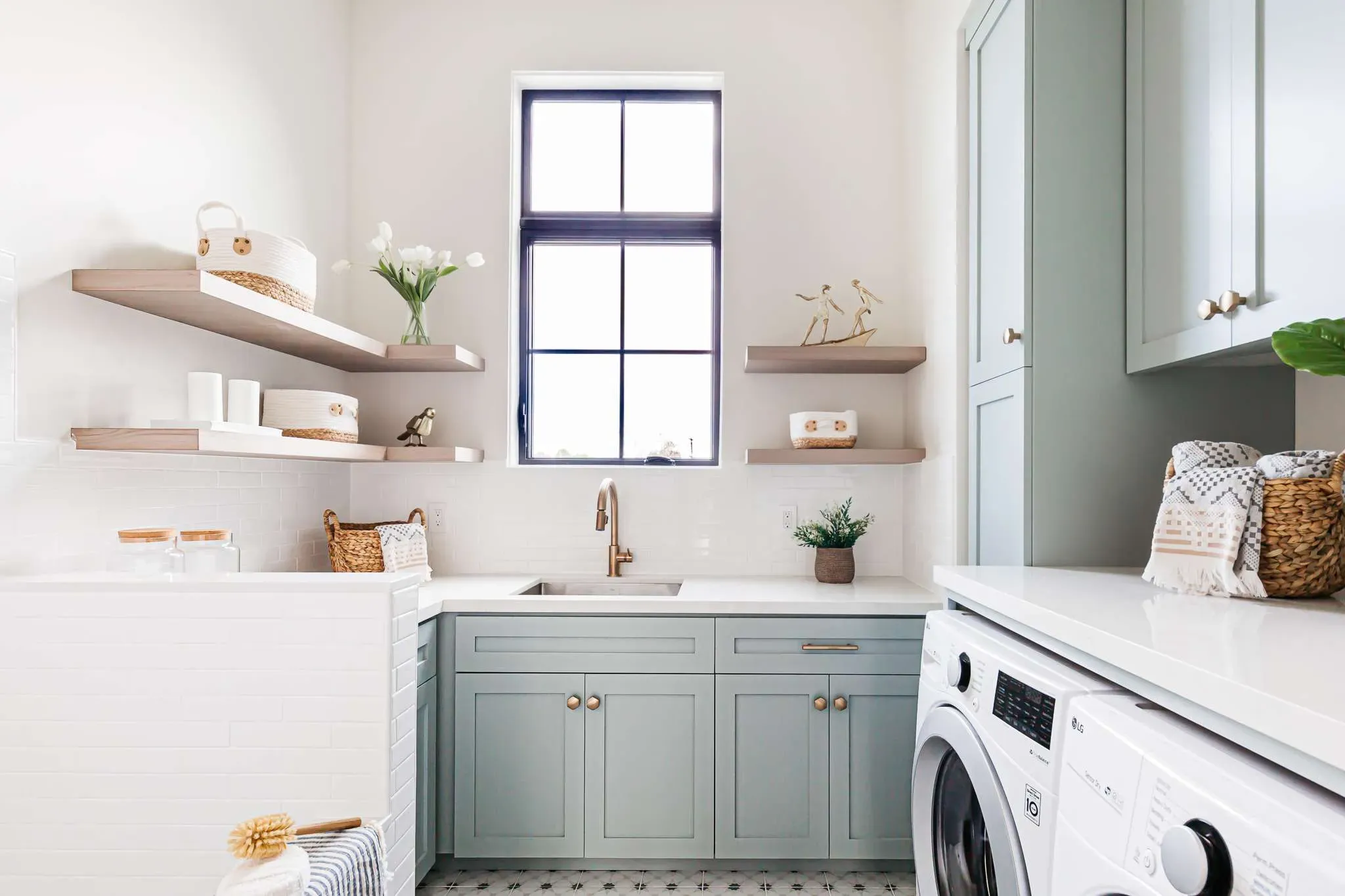 Creative medium laundry room ideas that actually work