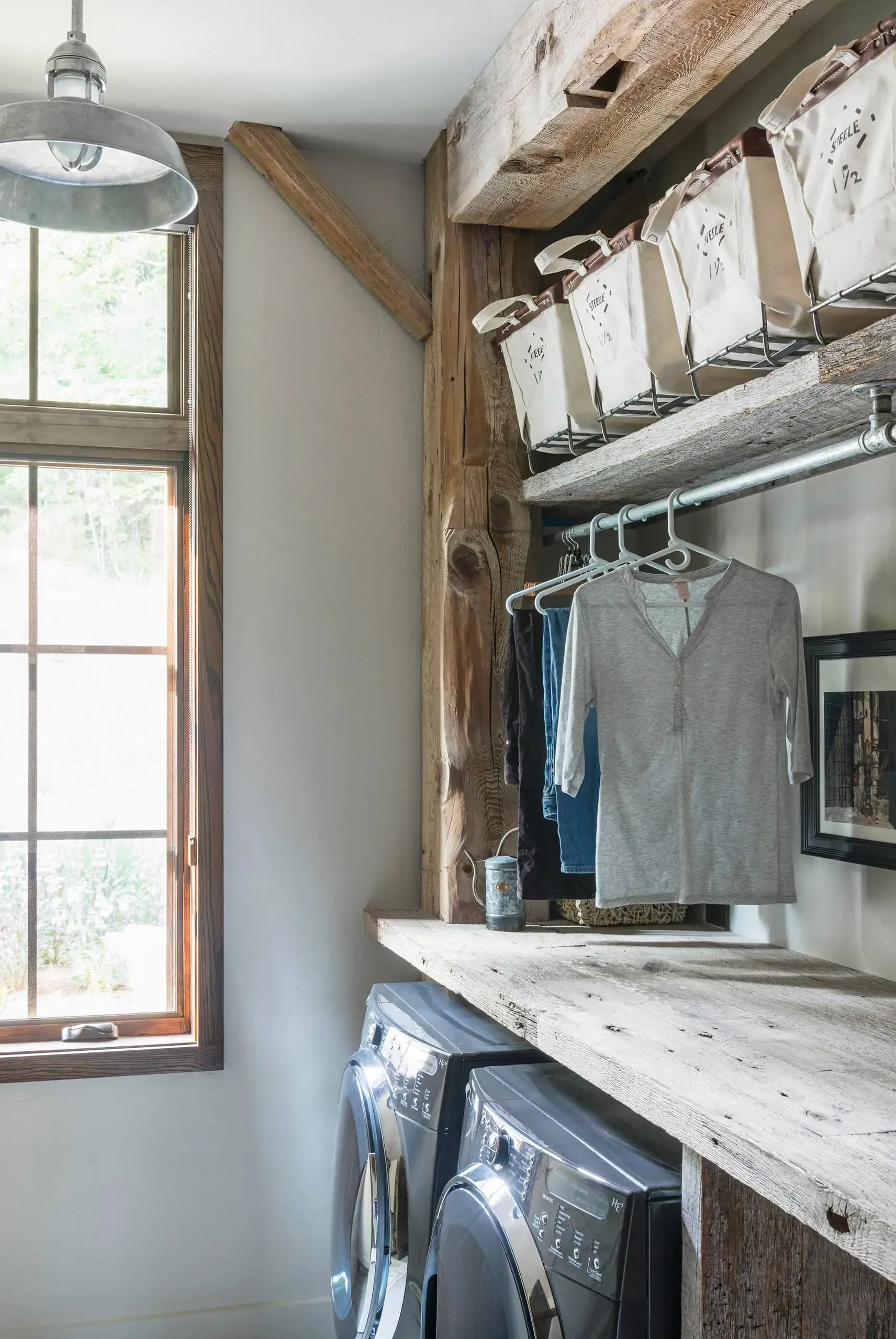 Rustic Materials and Textures for Tiny Wash Spaces