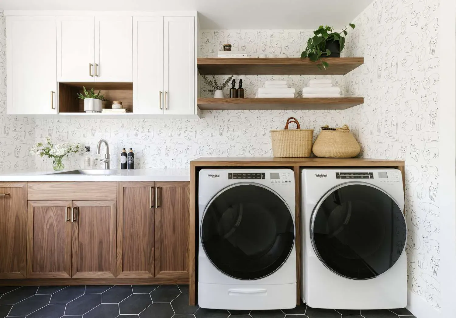 Smart small laundry room folding table ideas: Maximize space