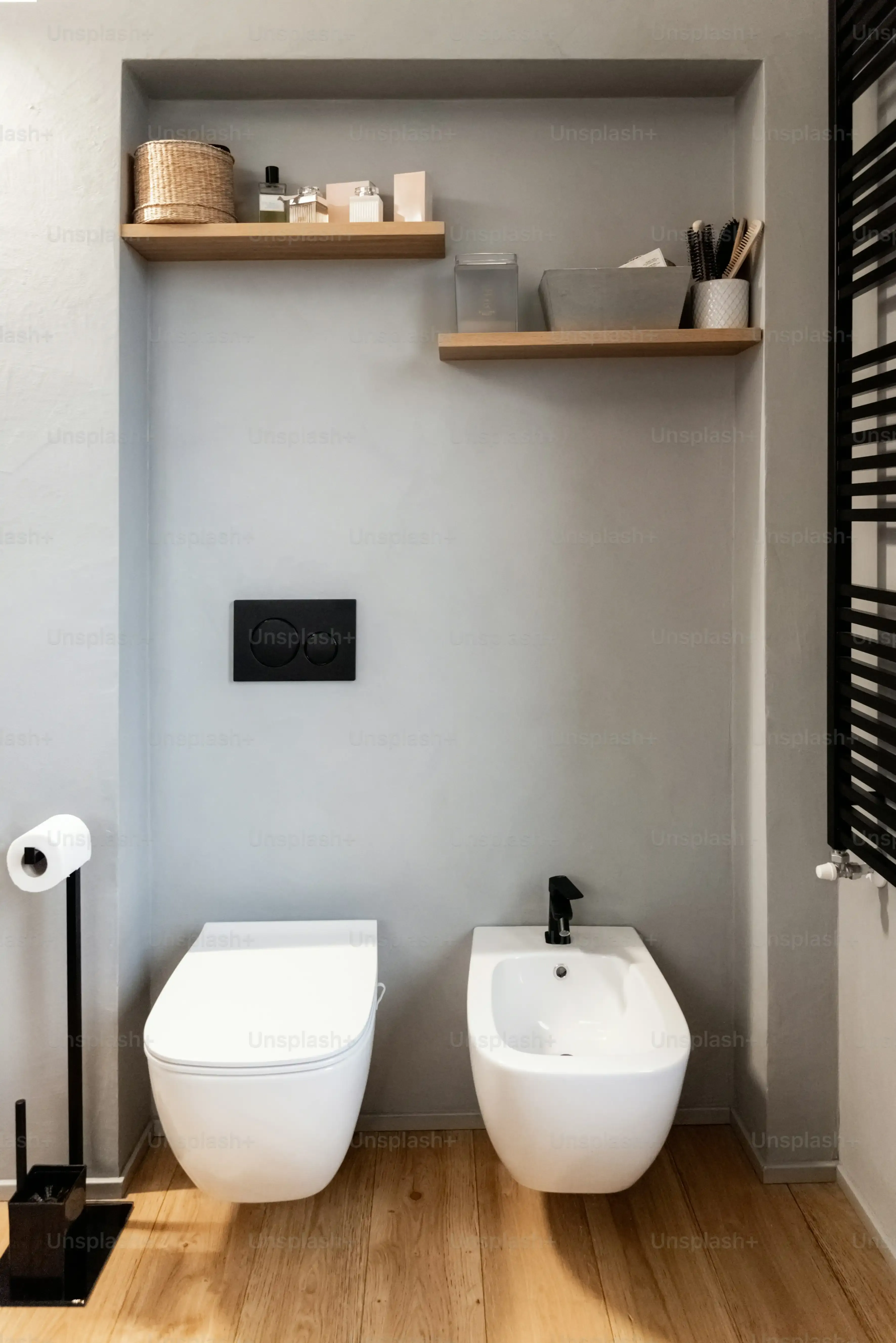 Clever small laundry room tile ideas for tiny spaces