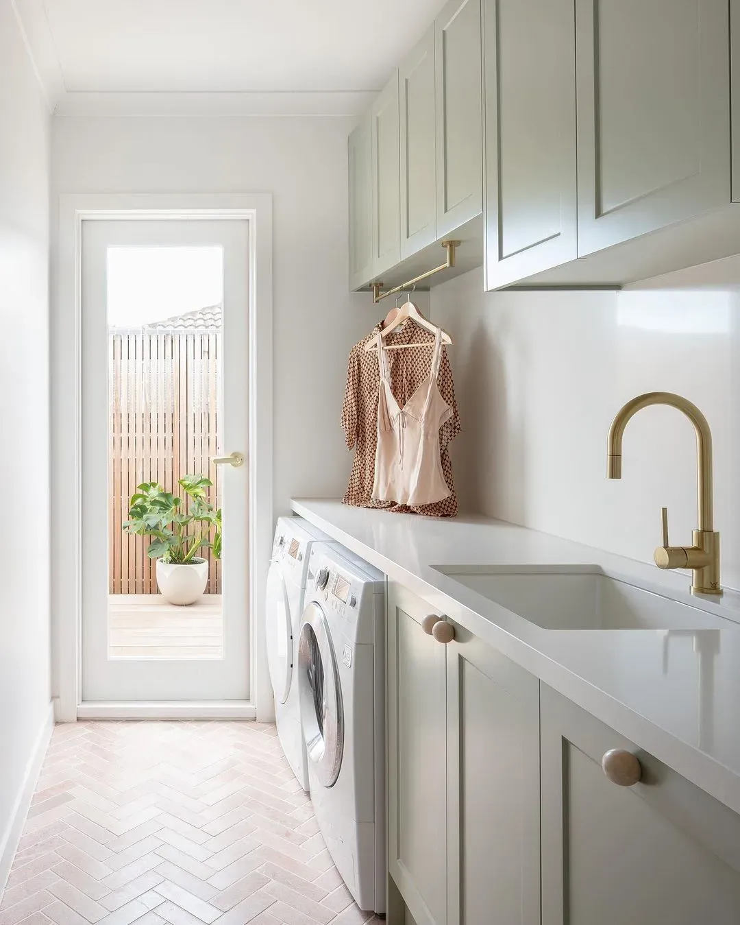 Smart Backsplash and Wall Tile Ideas for Compact Spaces