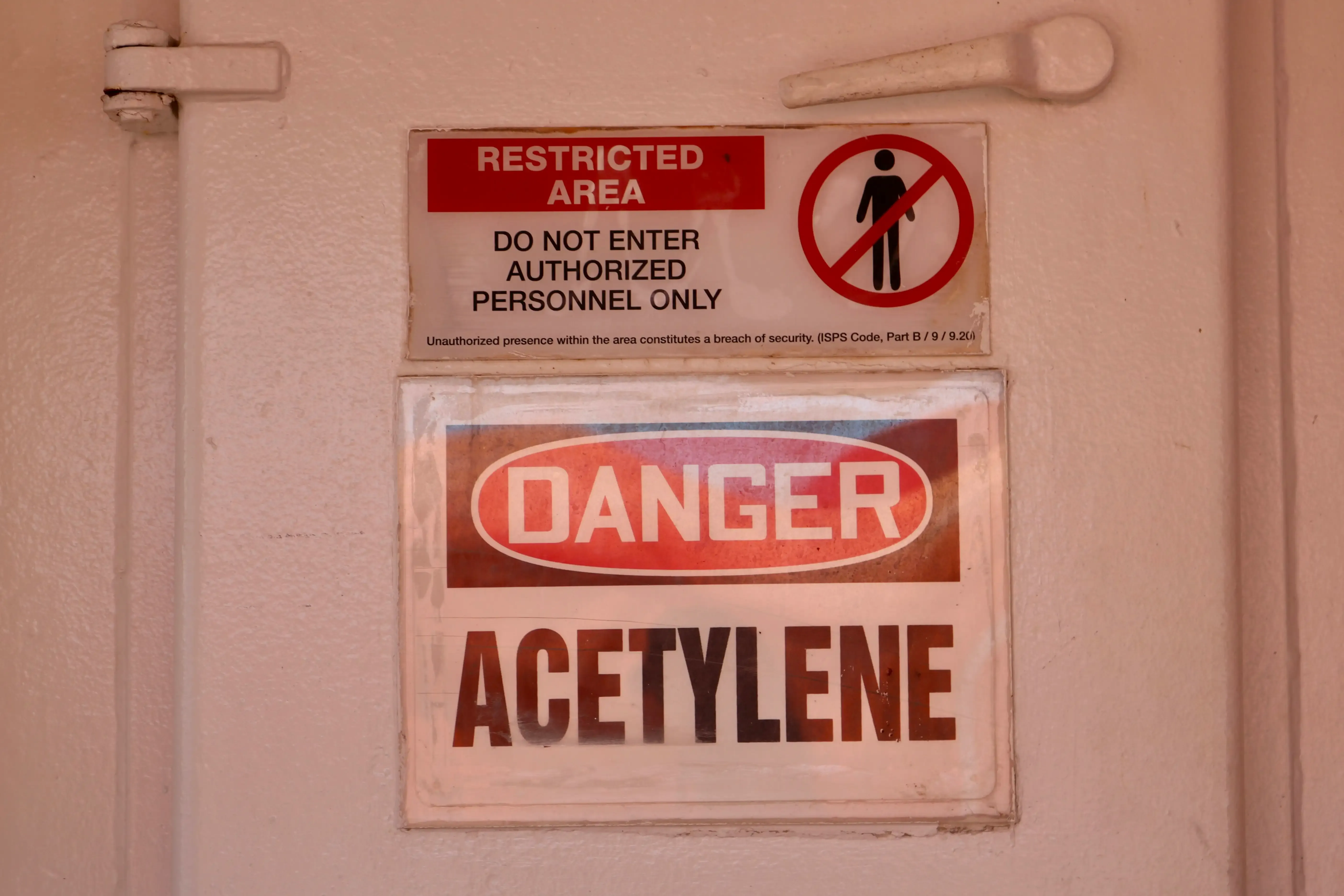 Styling Your Laundry Room Around Rustic Signs