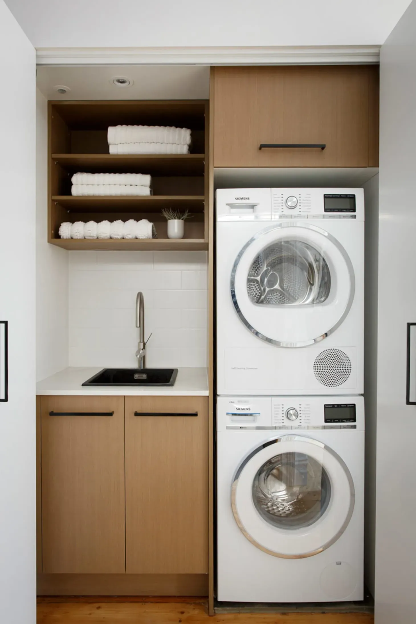 Essential tiny laundry room storage tips for small spaces