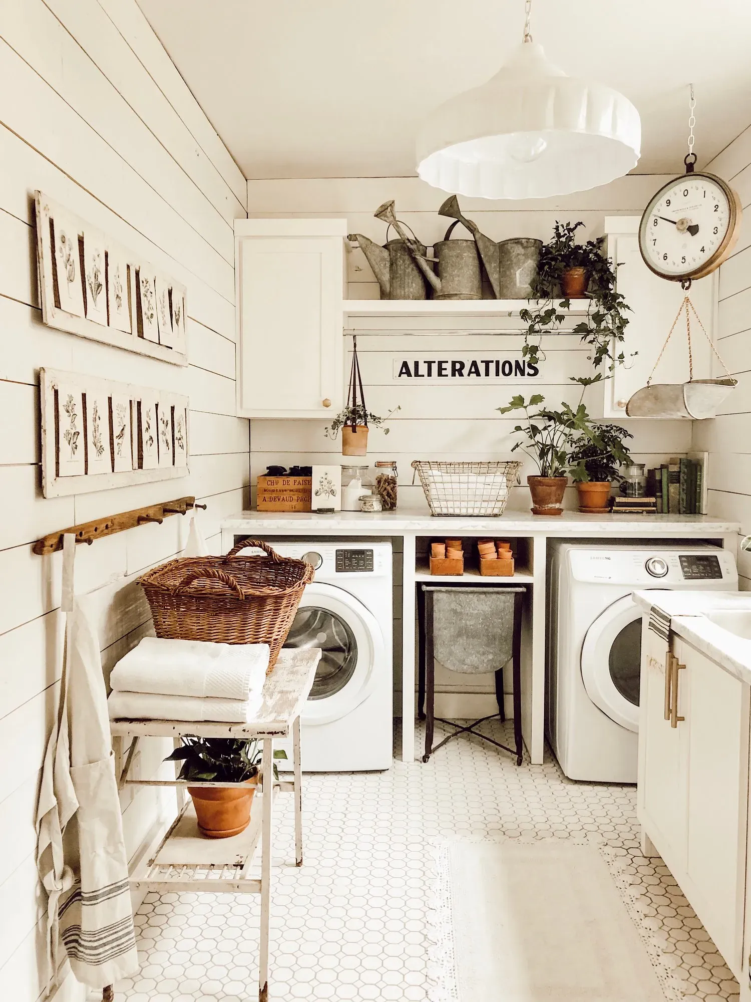 Why Rustic Farmhouse Laundry Rooms Work
